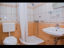Apartementen Boris - 150 m from beach: A7(2+1), A6(2+1), A4(2+2), A8(3+1), A5(4+1) Novalja - Eiland Pag  - Appartement - A8(3+1): badkamer met toilet