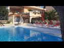 Apartementen en kamers Cherry - relax & chill by the pool: A1(2+2), A2(2+2), A3(2+2), A4(2+1), A5(2), R1(2) Novalja - Eiland Pag  - huis