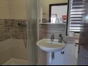 Apartementen Mare - great location: A2(4), A3(3), A4(3) Novalja - Eiland Pag  - Appartement - A3(3): badkamer met toilet
