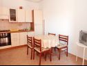 Apartementen Luce - family friendly & parking: A1(4), A2(4), A3(4), A4(4), A5(4) Pag - Eiland Pag  - Appartement - A5(4): keuken en eetkamer