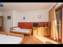 Apartementen Jadra - 28 m from beach: A1(2+2), A2(5), A3(2+3), A4(6) Stara Novalja - Eiland Pag  - Appartement - A2(5): slaapkamer