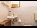 Apartementen Jadra - 28 m from beach: A1(2+2), A2(5), A3(2+3), A4(6) Stara Novalja - Eiland Pag  - Appartement - A3(2+3): badkamer met toilet