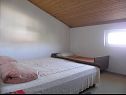 Apartementen Zdrave - near beach: A1(3), A2(2+1), A3(3+1), A4(3), A5(3), A6(5+1), A7(5+1) Vlasici - Eiland Pag  - Appartement - A5(3): slaapkamer
