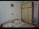 Apartementen Tatjana - 300 m from beach: A1(2+2), A2(4) Banjol - Eiland Rab  - Appartement - A1(2+2): slaapkamer