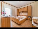 Apartementen Duša - with great view: A1(4+1), A3 I kat(2+1), A2 II kat(2+1) Banjol - Eiland Rab  - Appartement - A3 I kat(2+1): slaapkamer