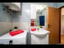 Apartementen Nada- sea view: A1 - Ljubičasti (4+2), A2 - Crveni (4+2) Banjol - Eiland Rab  - Appartement - A2 - Crveni (4+2): badkamer met toilet