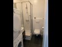  Irena - with private pool: A1(4) Banjol - Eiland Rab  - Appartement - A1(4): badkamer met toilet
