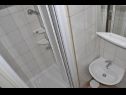 Apartementen Petar - 6m from the sea: A1(4), A3(2) Barbat - Eiland Rab  - Appartement - A3(2): badkamer met toilet