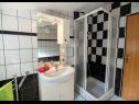 Apartementen Suzy - 80m from the sea: A1 Šestica (6+1), A2 Četvorka (4) Supetarska Draga - Eiland Rab  - Appartement - A2 Četvorka (4): badkamer met toilet