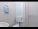 Apartementen Jaki - 150 m from beach A1(4), SA2(2+1), A3(4), A4(4), SA5(3) Orebic - Schiereiland Peljesac  - Studio-appartment - SA2(2+1): badkamer met toilet
