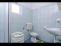 Apartementen Jaki - 150 m from beach A1(4), SA2(2+1), A3(4), A4(4), SA5(3) Orebic - Schiereiland Peljesac  - Appartement - A4(4): badkamer met toilet