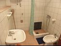 Apartementen Irmica - by the sea: A1(2+3), A2(2+1), SA3(2+1), SA4(2), SA5(3) Lukovo Sugarje - Riviera Senj  - Appartement - A2(2+1): badkamer met toilet