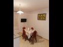 Apartementen en kamers Dalibor - 5m from the sea with parking: SA3(2), SA4(2), A5(2+2), A6(2+1), A7(4) Lukovo Sugarje - Riviera Senj  - Appartement - A6(2+1): woonkamer