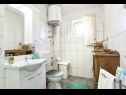 Apartementen Adria - seafront & seaview: A1 Adriana (2+1), A2 Enzo (2+1) Lukovo Sugarje - Riviera Senj  - Appartement - A1 Adriana (2+1): badkamer met toilet