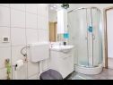 Apartementen Adria - seafront & seaview: A1 Adriana (2+1), A2 Enzo (2+1) Lukovo Sugarje - Riviera Senj  - Appartement - A2 Enzo (2+1): badkamer met toilet