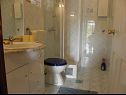 Apartementen Ana - 5 m from beach: A1 Plavi(2+2), A2 Rozi(2+2) Ribarica - Riviera Senj  - Appartement - A1 Plavi(2+2): badkamer met toilet