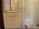Apartementen Ana - 5 m from beach: A1 Plavi(2+2), A2 Rozi(2+2) Ribarica - Riviera Senj  - Appartement - A2 Rozi(2+2): badkamer met toilet