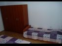 Apartementen en kamers Vjenceslava - with parking : A1(4+2), A2(3+2), A3(2+1), A4(2+1), R5(2) Senj - Riviera Senj  - Appartement - A2(3+2): slaapkamer
