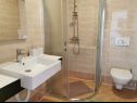 Apartementen Zlato - with pool : SA1 Murva (2), A3 Lovor (4), A4 Mendula (2+1), SA5 Maslina (2) Senj - Riviera Senj  - Studio-appartment - SA5 Maslina (2): badkamer met toilet