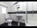 Vakantiehuizen JP H(10) Brodarica - Riviera Sibenik  - Kroatië  - H(10): badkamer met toilet
