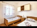 Apartementen Branka - 30 m from beach: A1 zeleni(4+1), A2 žuti(4+1) Baai Kanica (Rogoznica) - Riviera Sibenik  - Kroatië  - Appartement - A2 žuti(4+1): slaapkamer