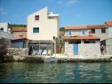 Apartementen Mirni - 5 m from sea: A1(2+1) Luka (Eiland Prvic) - Riviera Sibenik  - huis