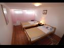 Apartementen Anna - great location & family friendly: A1(4), A3(4) Pirovac - Riviera Sibenik  - Appartement - A3(4): slaapkamer