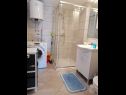 Apartementen Maria - 100 m from sea: A1(2) Pirovac - Riviera Sibenik  - Appartement - A1(2): badkamer met toilet
