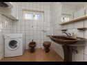 Apartementen Neda - 150 M from pebble beach : A1(6), A2(4), SA3(2) Primosten - Riviera Sibenik  - Appartement - A2(4): badkamer met toilet
