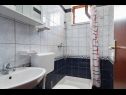 Apartementen Stivy - 30m from beach: A2 prizemlje(2+2) , A3 1.kat(2+2), A4 1.kat(2+2), A5 2.kat(2+2), A6 2.kat(2+2) Razanj - Riviera Sibenik  - Appartement - A3 1.kat(2+2): badkamer met toilet