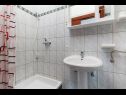 Apartementen Stivy - 30m from beach: A2 prizemlje(2+2) , A3 1.kat(2+2), A4 1.kat(2+2), A5 2.kat(2+2), A6 2.kat(2+2) Razanj - Riviera Sibenik  - Appartement - A6 2.kat(2+2): badkamer met toilet