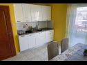Apartementen Dari - near beach: A1(7), SA2(2), SA3(2) Rogoznica - Riviera Sibenik  - Appartement - A1(7): keuken en eetkamer