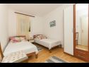 Apartementen Srki - 50m from the sea: A1 prizemlje (4) , A2 kat (4) Rogoznica - Riviera Sibenik  - Appartement - A1 prizemlje (4) : slaapkamer
