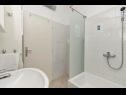 Apartementen Srki - 50m from the sea: A1 prizemlje (4) , A2 kat (4) Rogoznica - Riviera Sibenik  - Appartement - A2 kat (4): badkamer met toilet
