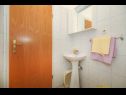 Apartementen Tea - parking and grill, 100 m from sea A1(2+1), SA2(2), SA3(2), A4(4+2) Rogoznica - Riviera Sibenik  - Studio-appartment - SA3(2): badkamer met toilet