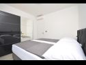 Apartementen Ivan M - 20m to the beach: A1(4+1), A2(4+2), A3(4+2) Srima - Riviera Sibenik  - Appartement - A1(4+1): slaapkamer