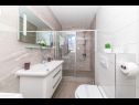 Vakantiehuizen Peros - heated pool: H(8) Baai Stivasnica (Razanj) - Riviera Sibenik  - Kroatië  - H(8): badkamer met toilet