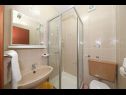Apartementen Slavka - free parking & BBQ: SA1(2), SA2(2+1), SA3(3), A4(4+1) Tribunj - Riviera Sibenik  - Studio-appartment - SA3(3): badkamer met toilet