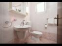Apartementen Josip - free parking and BBQ: A1(4), A2(2+1) Vodice - Riviera Sibenik  - Appartement - A1(4): badkamer met toilet
