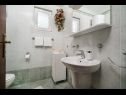 Apartementen Josip - free parking and BBQ: A1(4), A2(2+1) Vodice - Riviera Sibenik  - Appartement - A2(2+1): badkamer met toilet