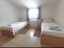 Apartementen Kate - 200 m from beach: A1(2), A2(4+1), SA3(2), A4(6+1) Vodice - Riviera Sibenik  - Appartement - A4(6+1): slaapkamer