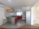 Apartementen Kate - 200 m from beach: A1(2), A2(4+1), SA3(2), A4(6+1) Vodice - Riviera Sibenik  - Appartement - A4(6+1): keuken