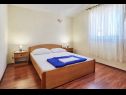 Apartementen Lasan - 150 m from sea: A1(4), A2(4) Vodice - Riviera Sibenik  - Appartement - A1(4): slaapkamer