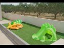 Vakantiehuizen Ivy - with outdoor swimming pool: H(4+2) Vodice - Riviera Sibenik  - Kroatië  - speeltuin