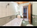Apartementen Petra - sea view: A1(8) Maslinica - Eiland Solta  - Appartement - A1(8): badkamer met toilet