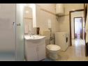 Apartementen Ana - quiet and peaceful: A1(4+1), A2(4+1) Maslinica - Eiland Solta  - Appartement - A1(4+1): badkamer met toilet