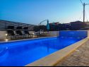 Apartementen Zdene - private pool: A1(6+2), A2(6) Kastel Luksic - Riviera Split  - zwembad