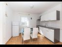 Apartementen Niko - modern: SA1(2), A2(2+2), A3(2+2), A4(4+2) Kastel Luksic - Riviera Split  - Appartement - A2(2+2): keuken en eetkamer