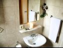 Apartementen Božana - with parking : A1(2), A2(2+1), A3(3+2) Kastel Luksic - Riviera Split  - Appartement - A1(2): badkamer met toilet
