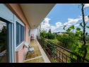 Apartementen Milica - parking and garden: A1(6), SA2 gornji(2), SA3 donji(2), A4(2+1) Kastel Luksic - Riviera Split  - Appartement - A1(6): balkon